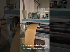 एस्बेस्टो मुक्त ब्रेक बेल्ट काटे और पैक किए जाते हैं